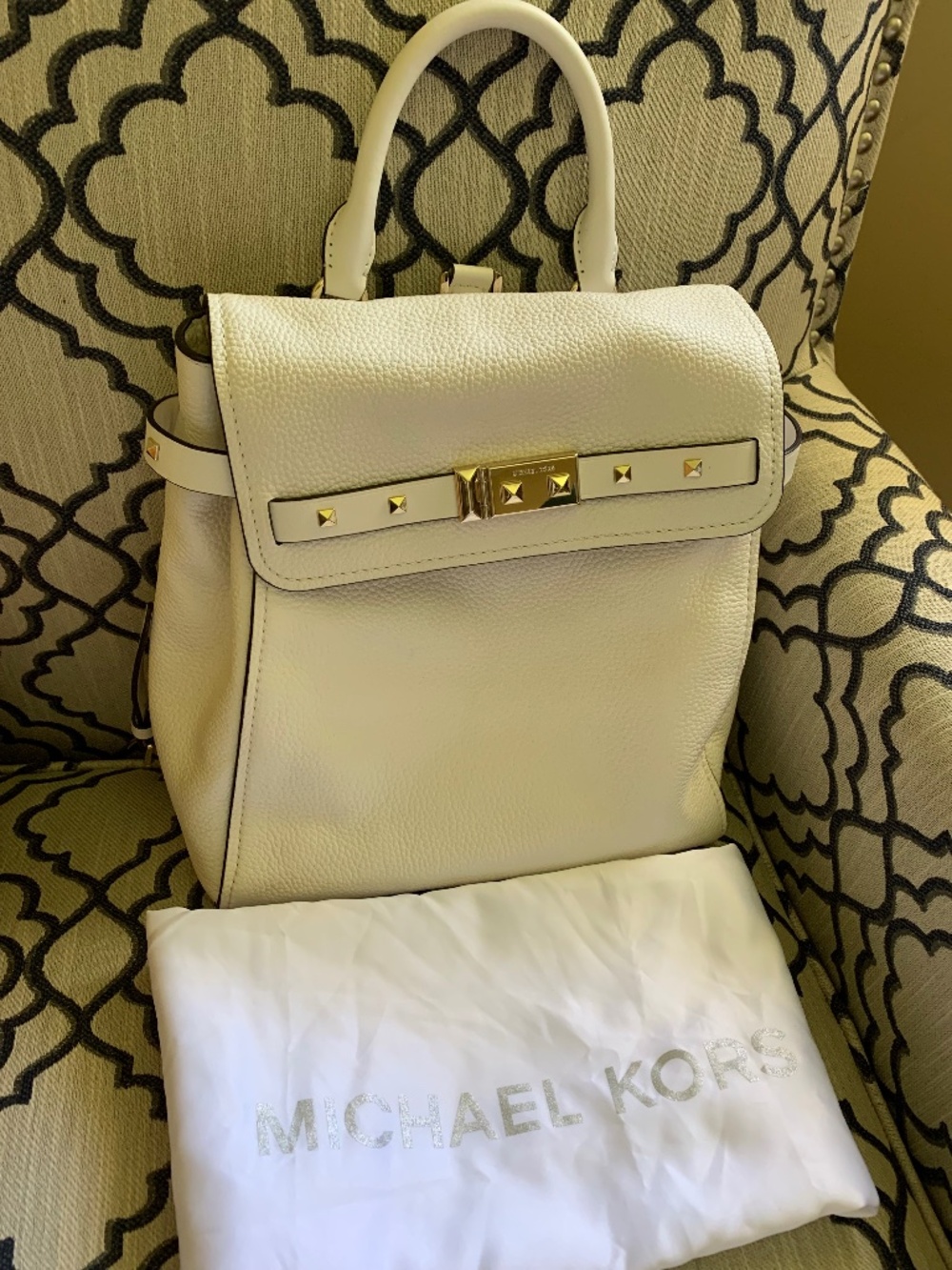 NWHT 🤍Michael Kors Medium Leather Backpack